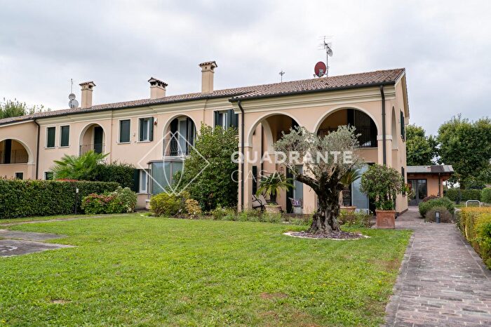 Casa con 6 locali in vendita in Santa Giustina In Colle