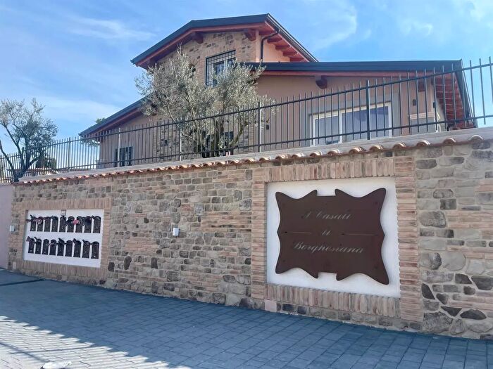 Casa con 5 locali in affitto in Via della Borghesiana, Roma