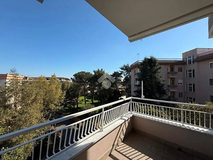 Appartamento con 5 locali in vendita in Via Goffredo Mameli, Aversa