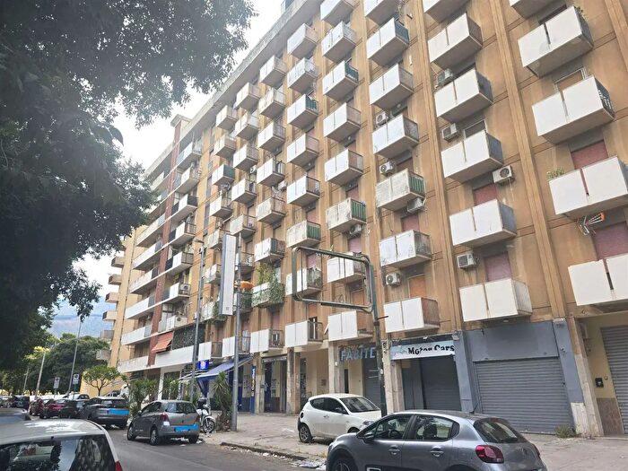 Appartamento con 5 locali in vendita in Via Luigi Einaudi, Palermo