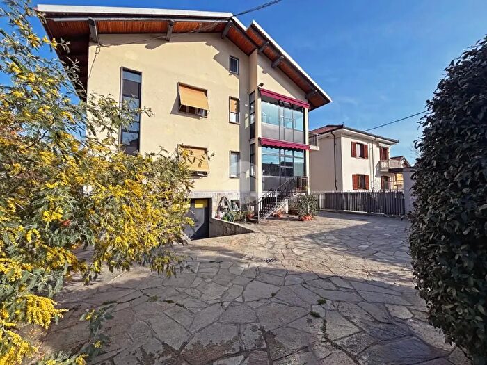Casa con 10 locali in vendita in Pinerolo