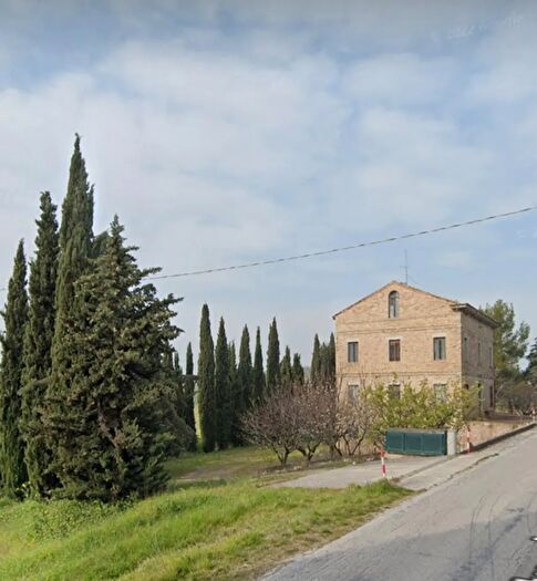 Casa con 14 locali in vendita in Fermo