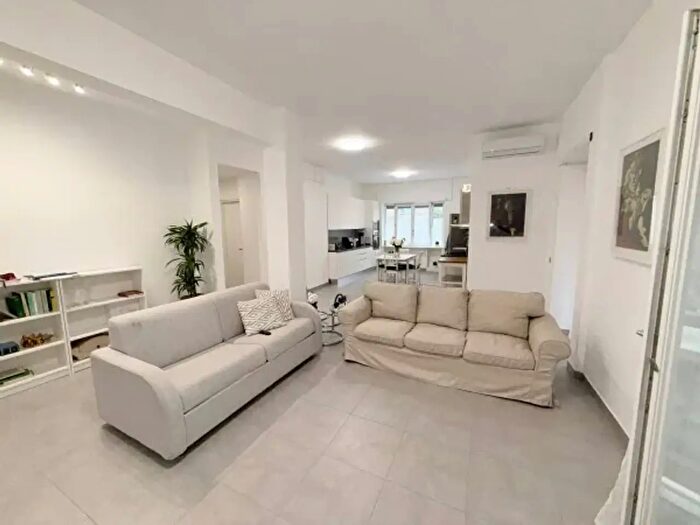 Appartamento trilocale in vendita in Via Santorre Santarosa, Roma