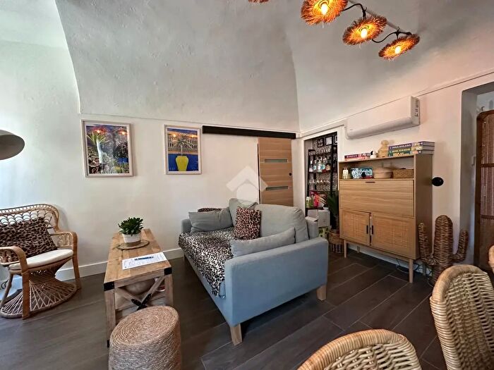 Appartamento trilocale in vendita in Via Magenta, Camporosso