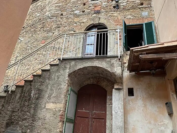 Appartamento con 6 locali in vendita in Via Valli, Casciana Terme Lari