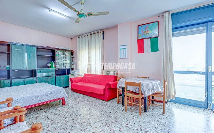 Appartamento trilocale in vendita in Via Michelangelo Buonarroti, Gallarate