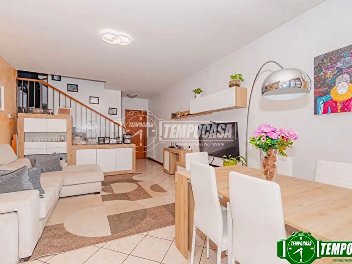 Casa quadrilocale in vendita in Via Eugenio Montale, Ceranova