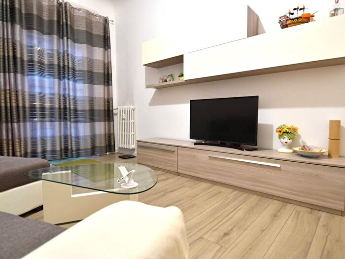 Appartamento trilocale in affitto in Viale Montello, Arena, Milano