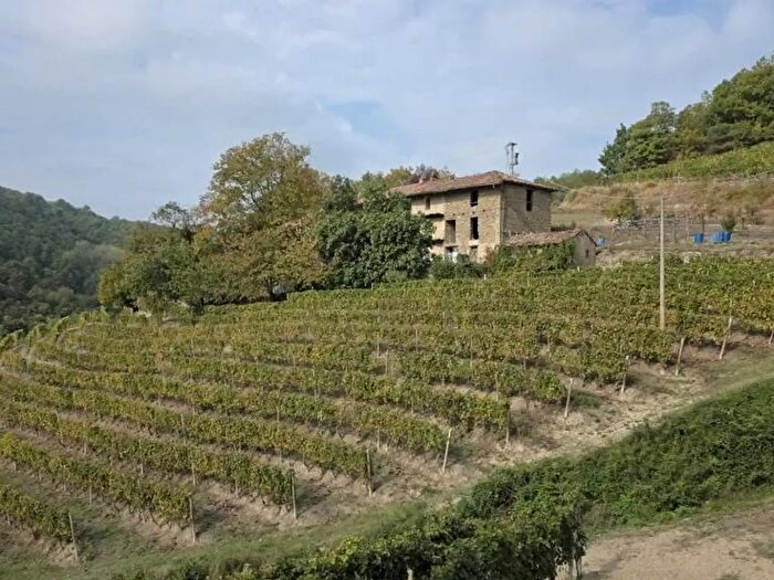 Casa con 15 locali in vendita in Via Sant'Elena, Castino