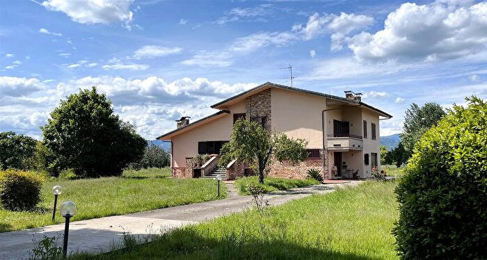 Casa con 7 locali in vendita in Via Boito Ponte Buggianese, Ponte Buggianese