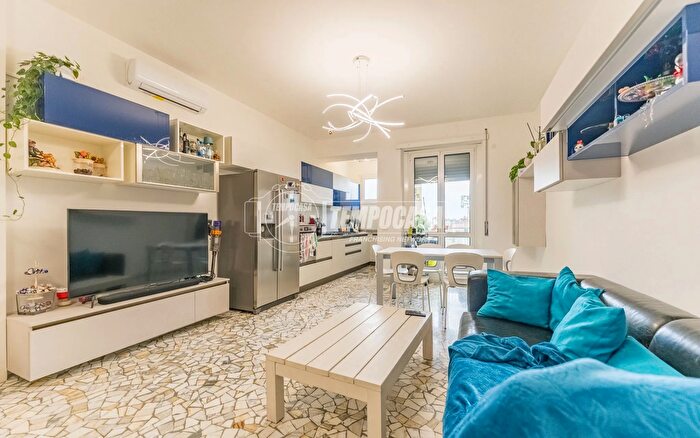 Appartamento trilocale in vendita in Viale Zara, Milano