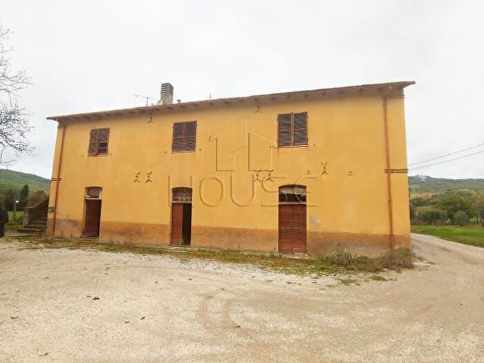 Appartamento con 6 locali in vendita in Via Comunaglia, Umbertide