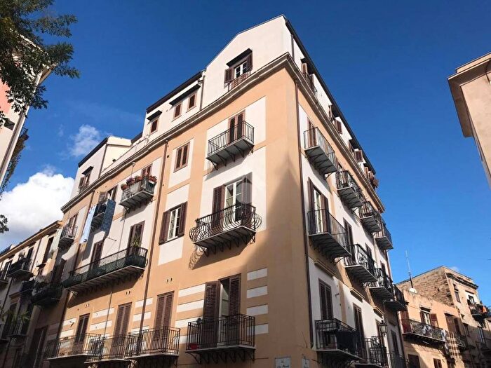 Appartamento bilocale in affitto in Via Nino Basile, Cassaro, Palermo
