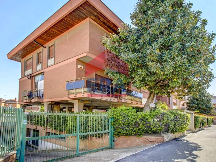 Casa con 5 locali in vendita in Via Daniele da Samarate, Roma