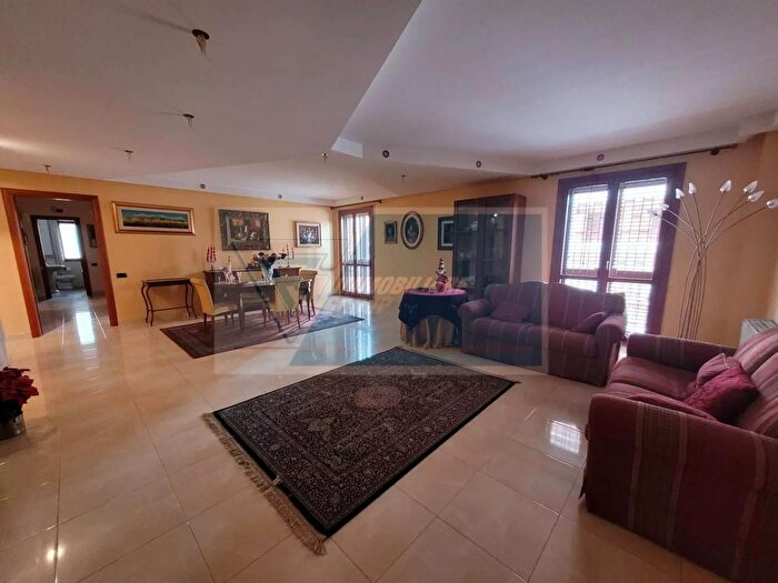 Appartamento con 6 locali in vendita in Siracusa