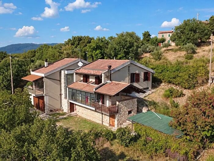 Casa con 10 locali in vendita in Casteldelmonte, Acquasparta