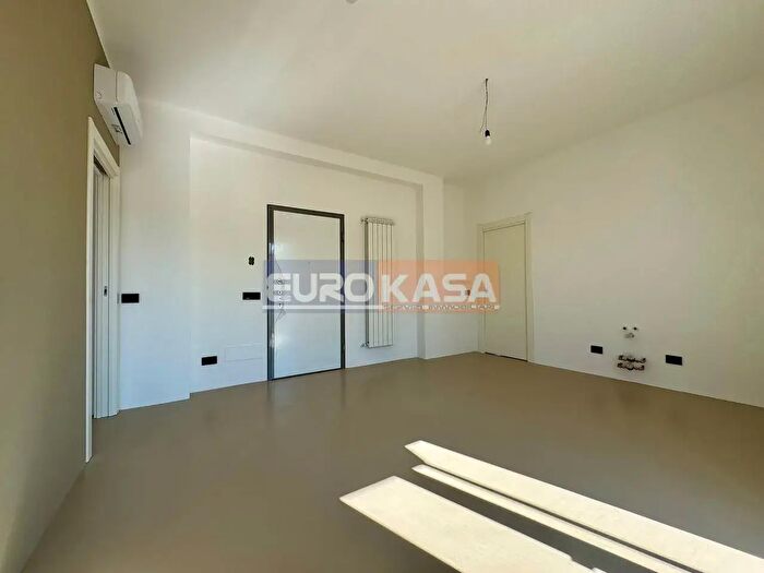 Appartamento trilocale in vendita in Via Martiri di Cefalonia, Bergamo