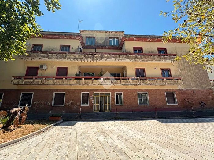 Appartamento quadrilocale in vendita in Piazza Francesco Crispi, Brindisi