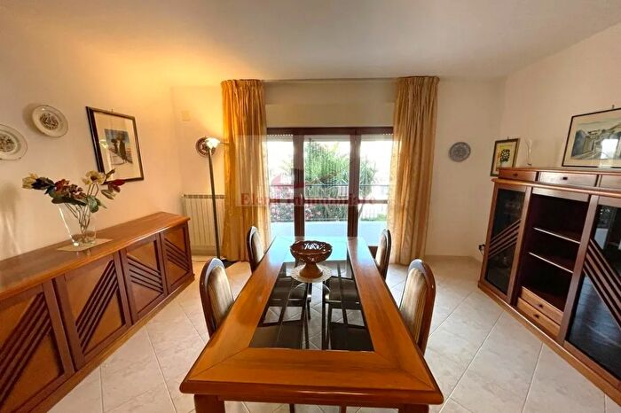 Appartamento con 8 locali in vendita in Alcamo