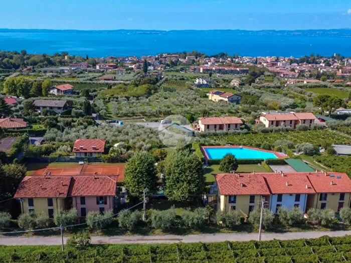 Appartamento trilocale in vendita in Via Paerno, Bardolino