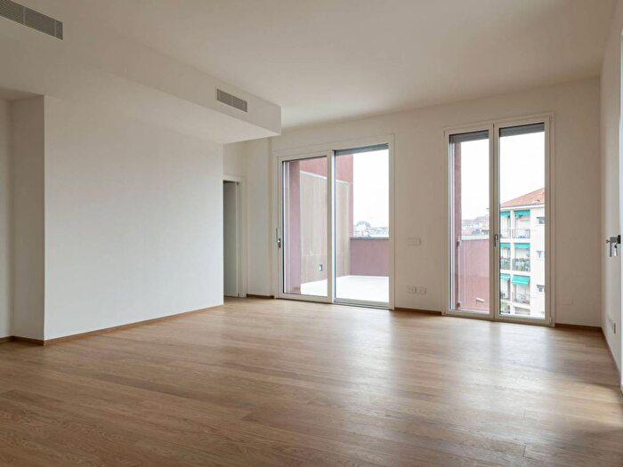 Appartamento quadrilocale in affitto in Via Andrea Palladio, Porta Romana Medaglie dOro, Milano