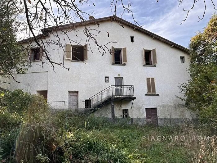 Casa con 7 locali in vendita in Pontremoli
