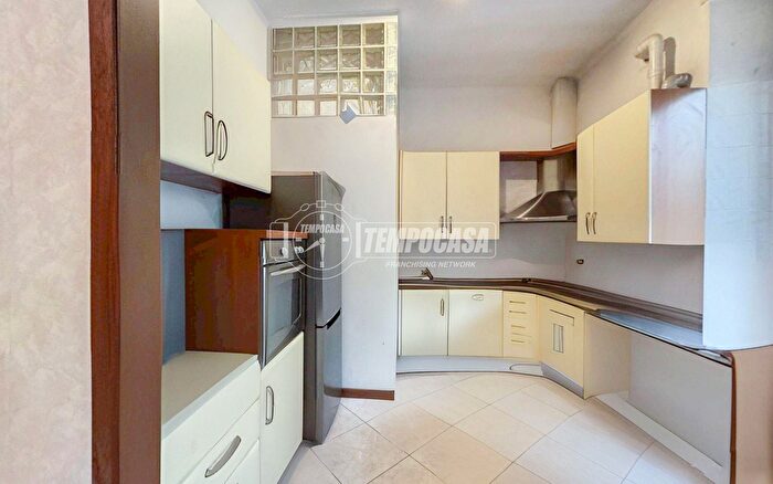 Appartamento bilocale in vendita in Via Tiziano, Milano