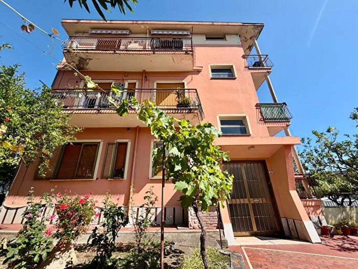 Appartamento trilocale in vendita in Via Paolo Borsellino, Diano Castello