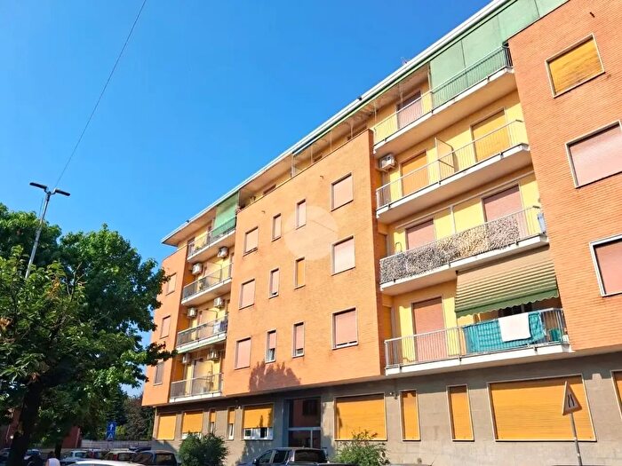 Appartamento trilocale in affitto in Via Pasubio, Magenta