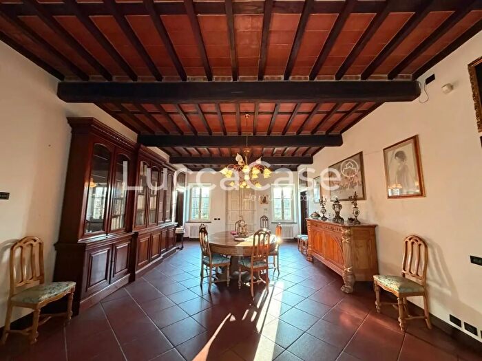 Casa con 10 locali in vendita in a Pieroni, Capannori