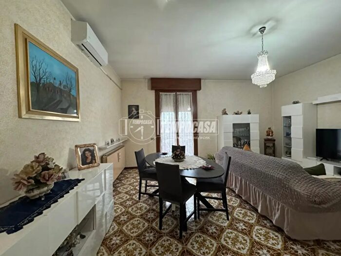 Appartamento quadrilocale in vendita in Via Milano, Mirandola