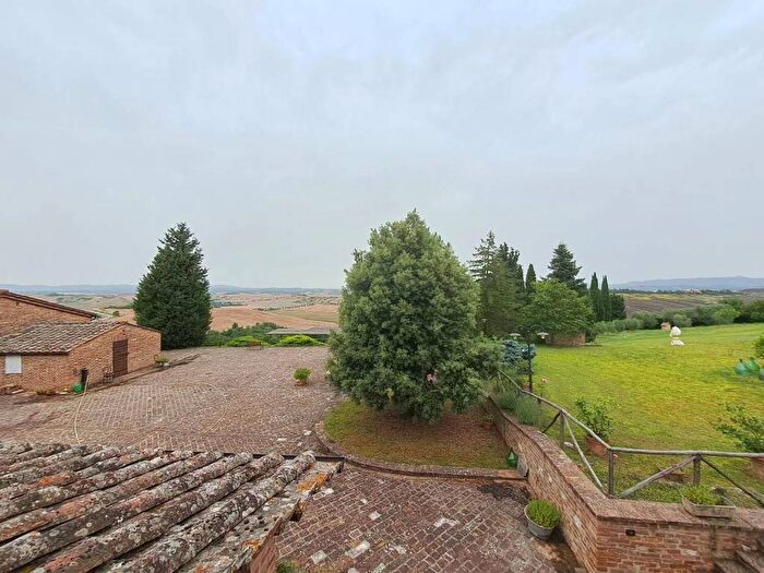 Appartamento quadrilocale in affitto in Strada Di Leonina, Asciano