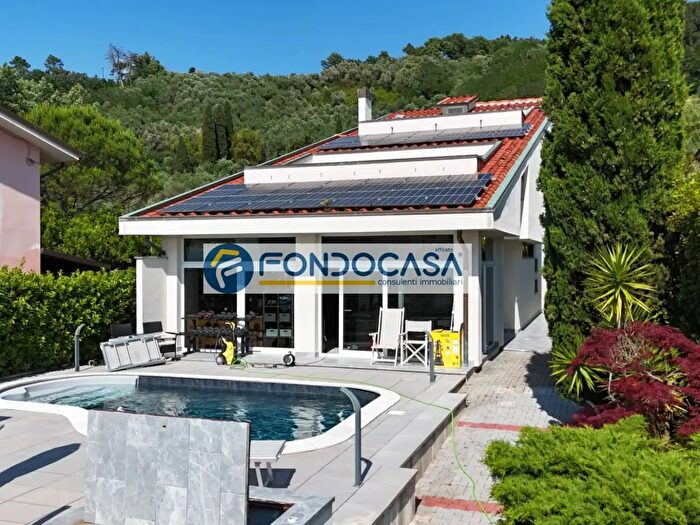 Casa con 6 locali in vendita in Via Edoardo Francalanci, Massarosa
