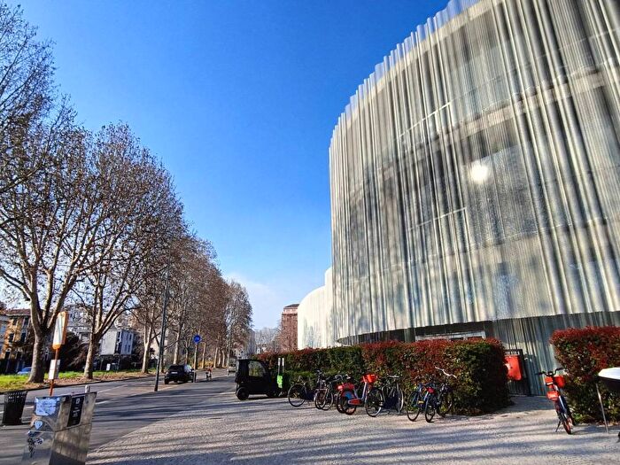 Appartamento trilocale in affitto in Corso San Gottardo, Milano