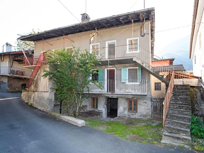 Casa con 12 locali in vendita in Località Barche, Fenis