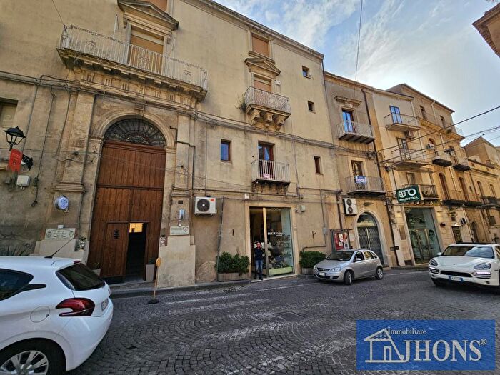 Appartamento in vendita in Via Roma, Enna