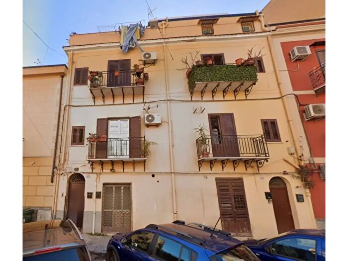 Appartamento quadrilocale in vendita in Via Carini, Palermo