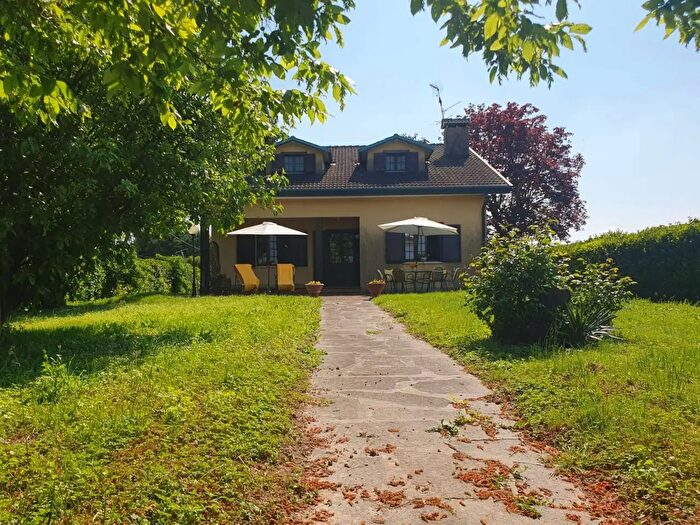 Casa con 10 locali in vendita in Pernumia
