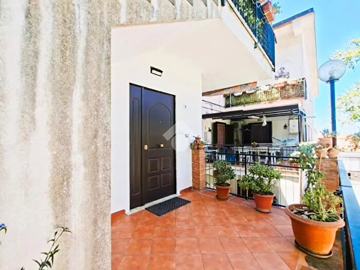 Appartamento quadrilocale in vendita in Traversa I Via dei Dori, Paola