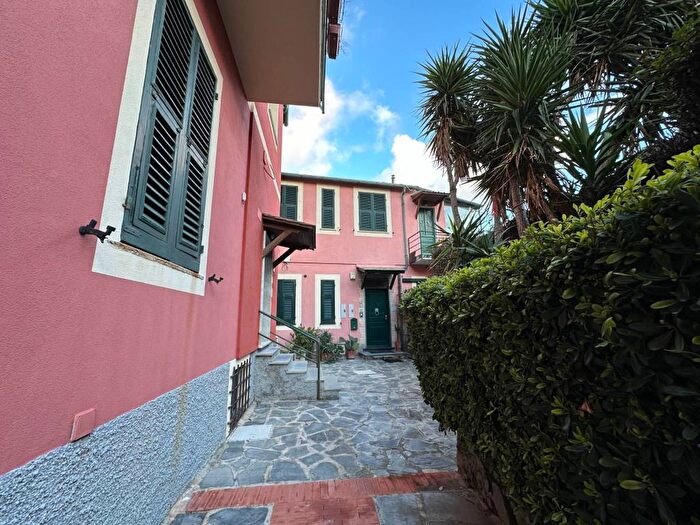 Appartamento con 5 locali in affitto in Via Portobello, Centro, Sestri Levante