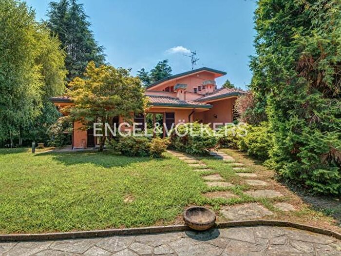 Casa con 6 locali in vendita in Via per Galbiate, Oggiono