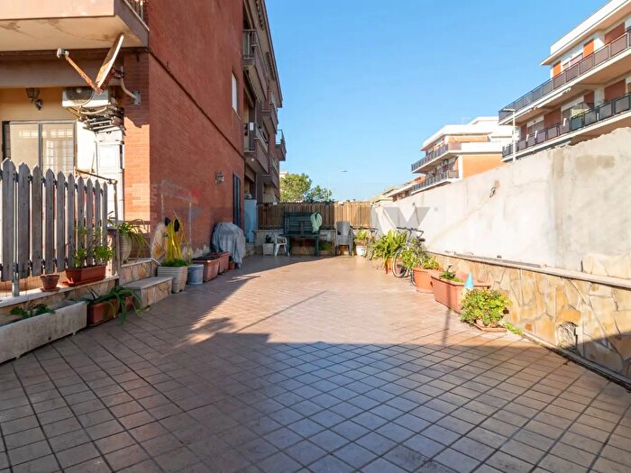 Appartamento trilocale in vendita in Via Rumenia C, Pomezia