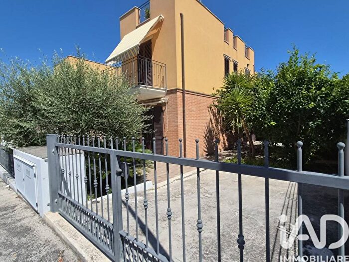 Appartamento trilocale in vendita in Via De Gasperi, Centro, Loreto