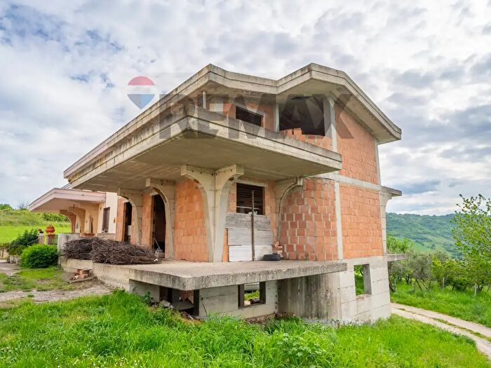 Casa con 5 locali in vendita in Gissi