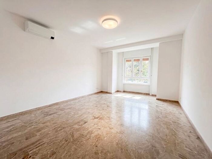 Appartamento trilocale in affitto in Via Paolo Lomazzo, Paolo Sarpi, Milano