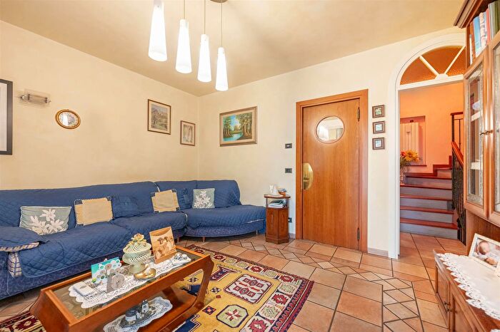 Casa con 7 locali in vendita in Via Verdi Salzano, Salzano