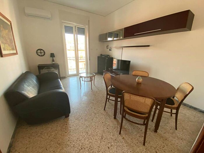 Appartamento trilocale in affitto in Via Zara, Centro, Salerno