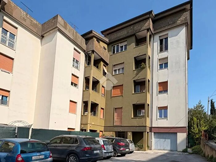 Appartamento quadrilocale in vendita in Via Fano, Ancona