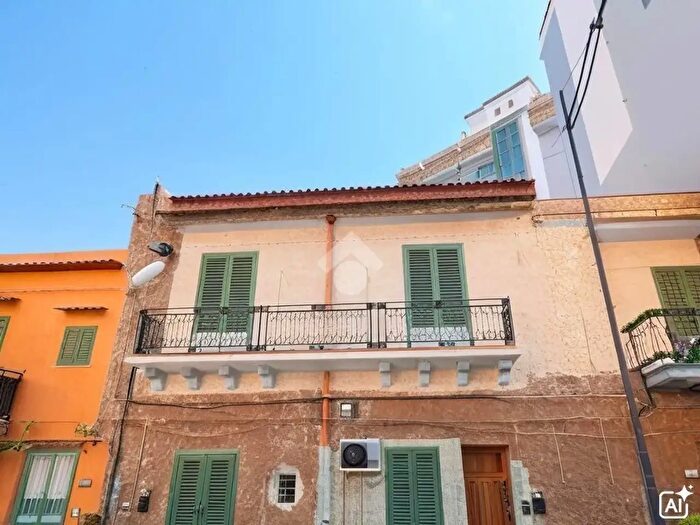 Appartamento trilocale in vendita in Via Oreto, Palermo