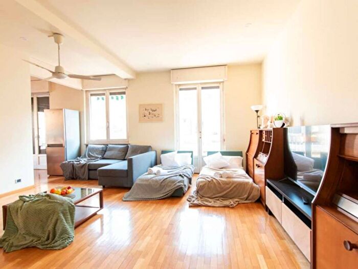 Appartamento trilocale in affitto in Via Giovanni Battista Niccolini, Paolo Sarpi, Milano